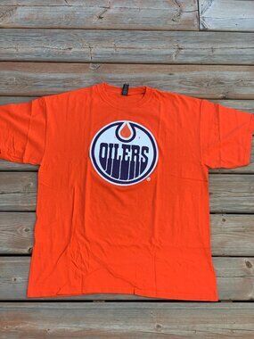 Edmonton Oilers NHL Hockey T-shirt Mens XL Orange Distressed Casual Crewneck Tee